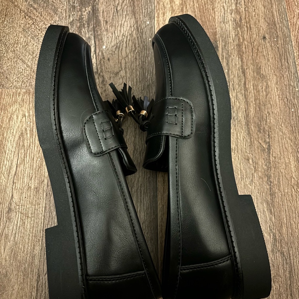 JustFab Black Tassel Loafers NWOT - Picture 2 of 4